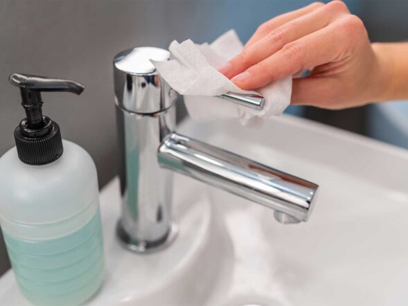 cleaning-with-paper-towels-clean-and-simple-cleaning-service-lynnwood-wa